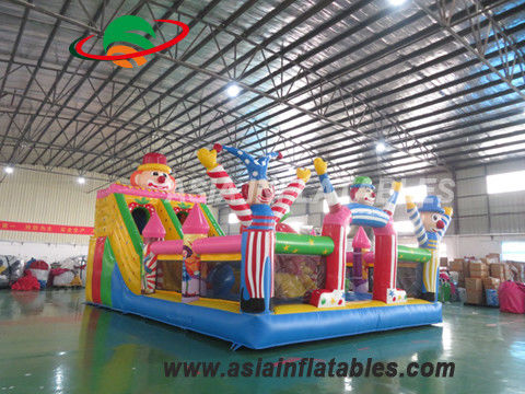 Anti Ruptured 8 X 6M ธีมตัวตลกที่มีสีสันเมืองสนุกทำให้พอง